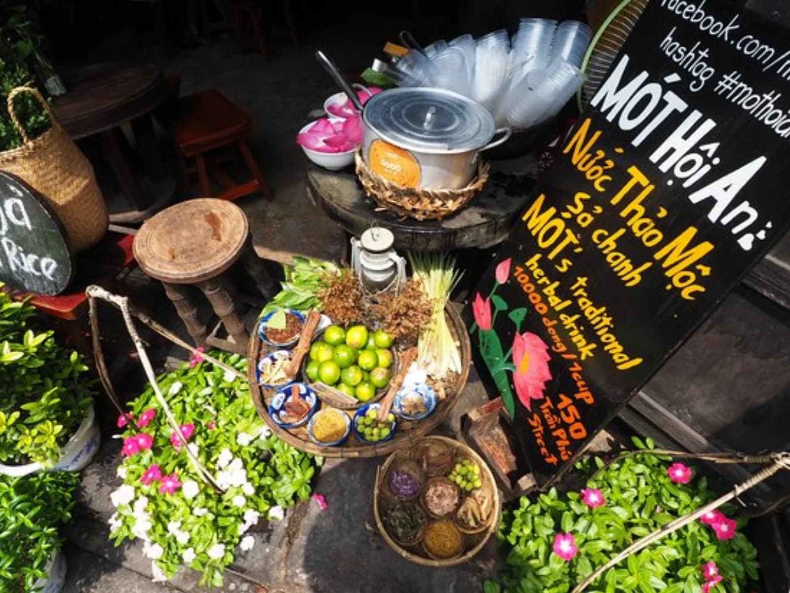 The Mot herbal drink stall on Tran Phu street, with its lotus petals and jars of herbs.