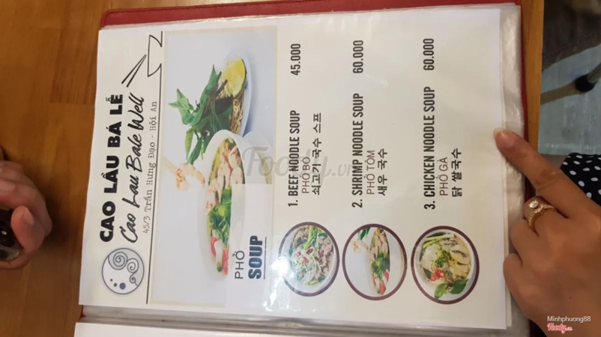 Cao lầu noodles with pork, greens, and crispy croutons at Bá Lễ