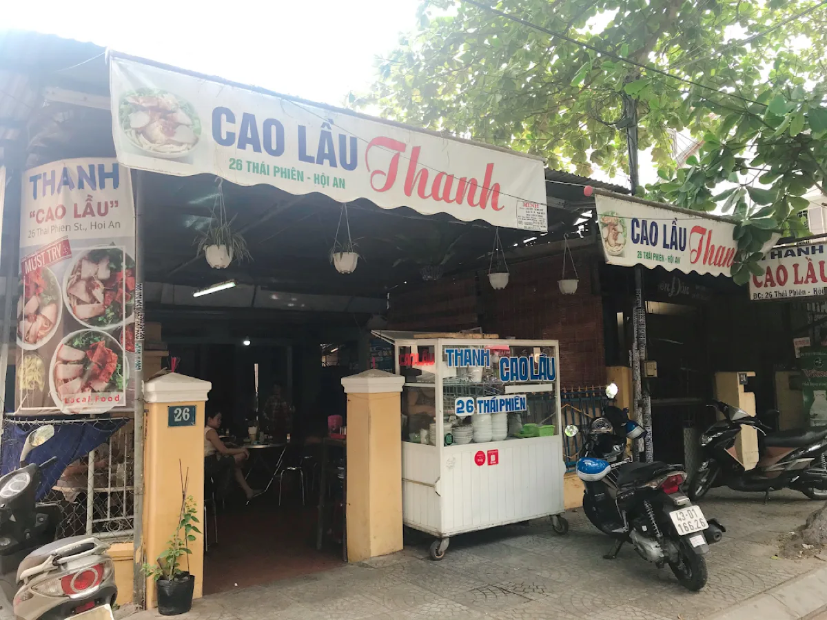 Cao Lầu Thanh restaurant at 26 Thái Phiên, Hoi An — a family-run cao lầu shop serving since the morning, with diners on small stools outside