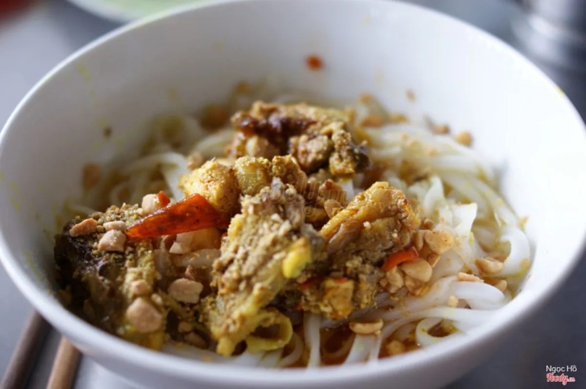 Mì Quảng noodles with turmeric-stained flat rice noodles, shrimp, and pork