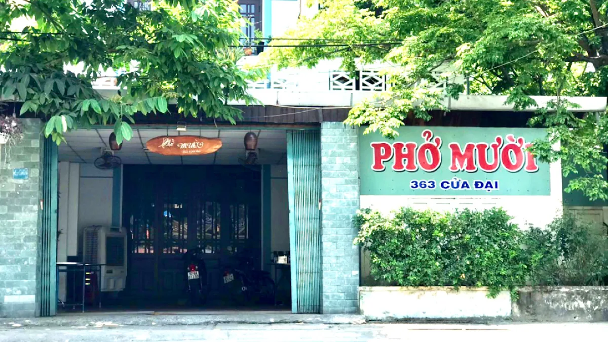 Phở Mười storefront at 363 Cửa Đại under the big red sign